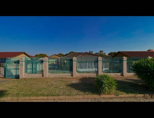 3 BEDROOM HOUSE FOR SALE IN CROSBY